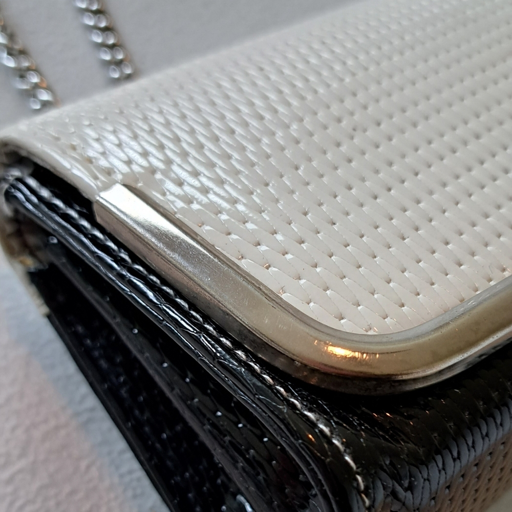 Black and Cream Purse - Picture 3 of 12